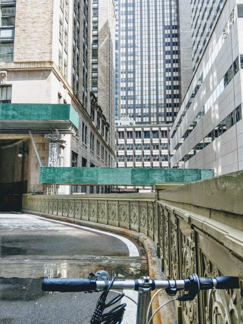 The Gumball Rally : cars emerge from under building