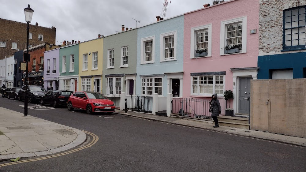 One Brief Summer : Rolls Royce turns from Uxbridge Street into CallCott St