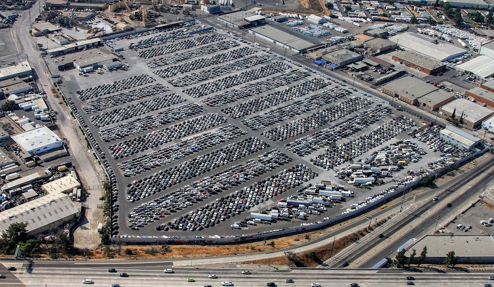 The Hangover : Impound yard where they pick up the Mercedes.