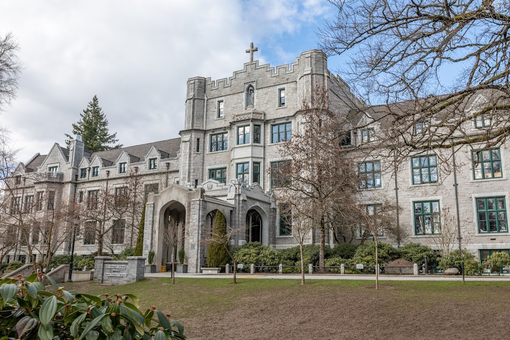 The Haunting of Bly Manor : Boarding school