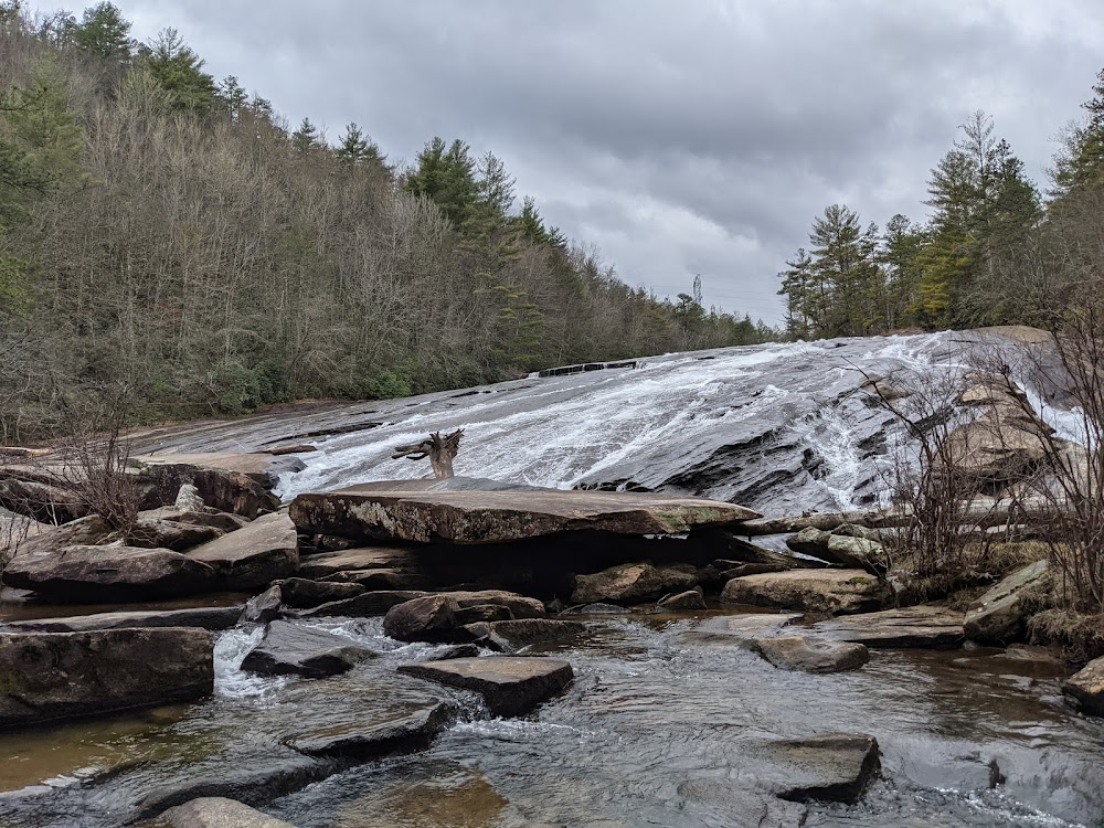 The Last of the Mohicans : hidden passage behind waterfall