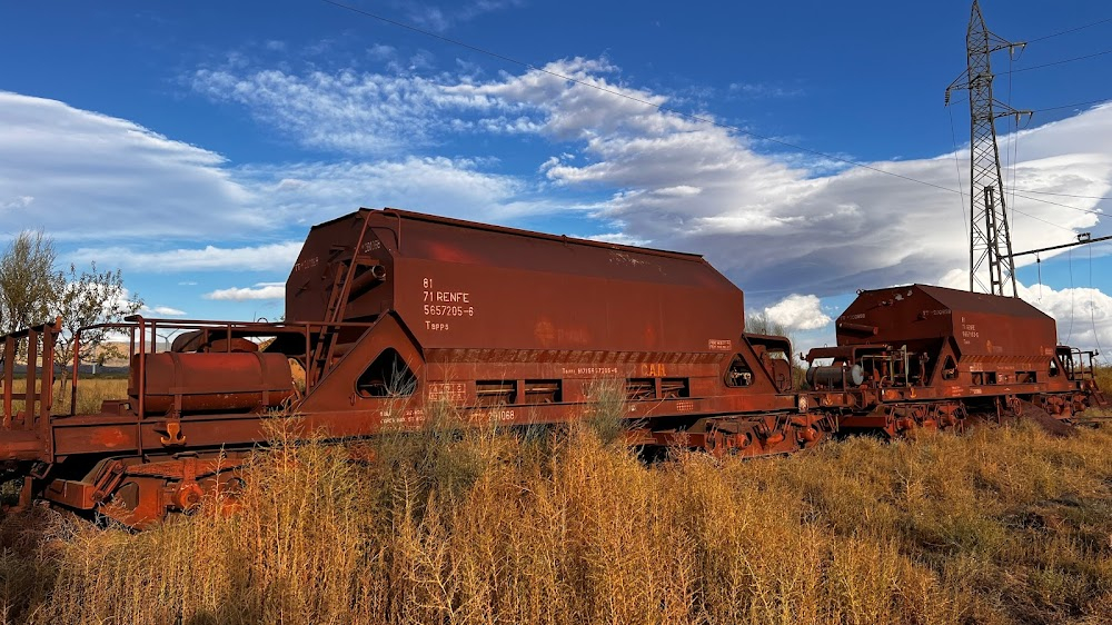 The Hunting Party : Train and station scenes