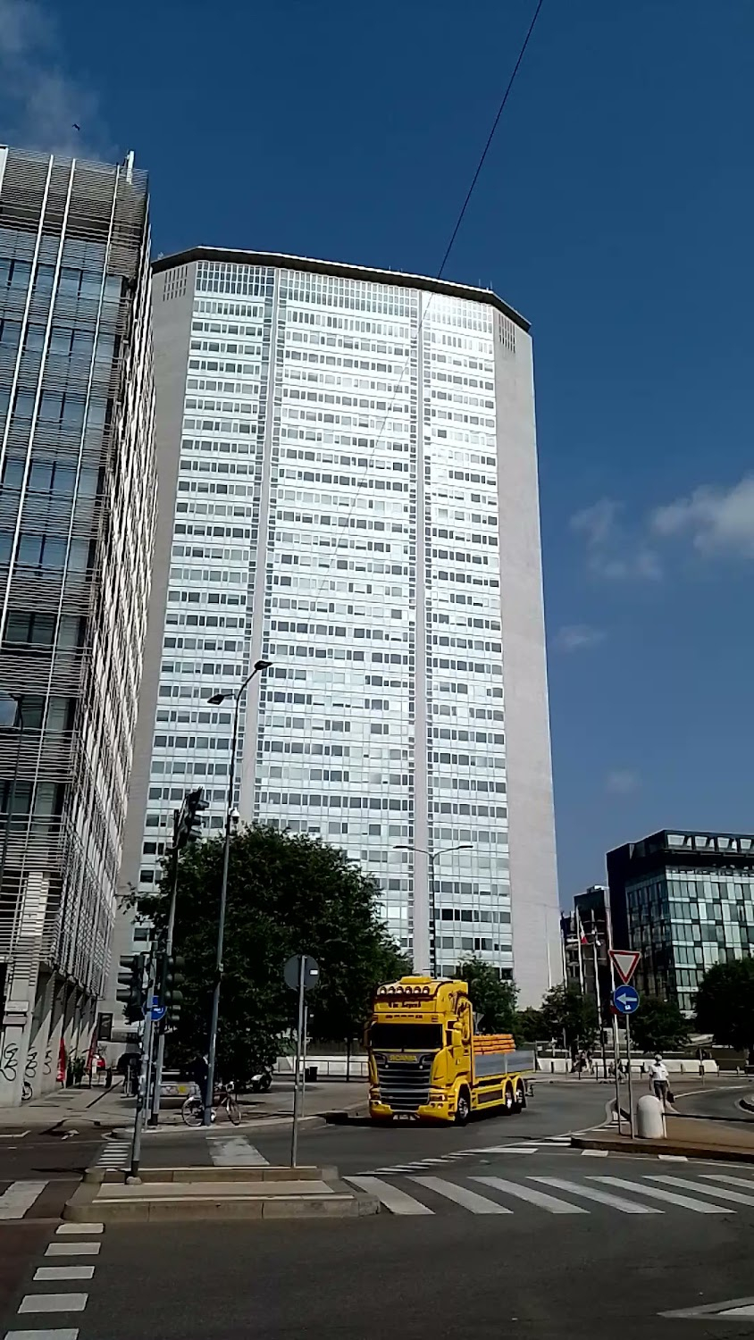 Sono stato io! : skyscraper window cleaning