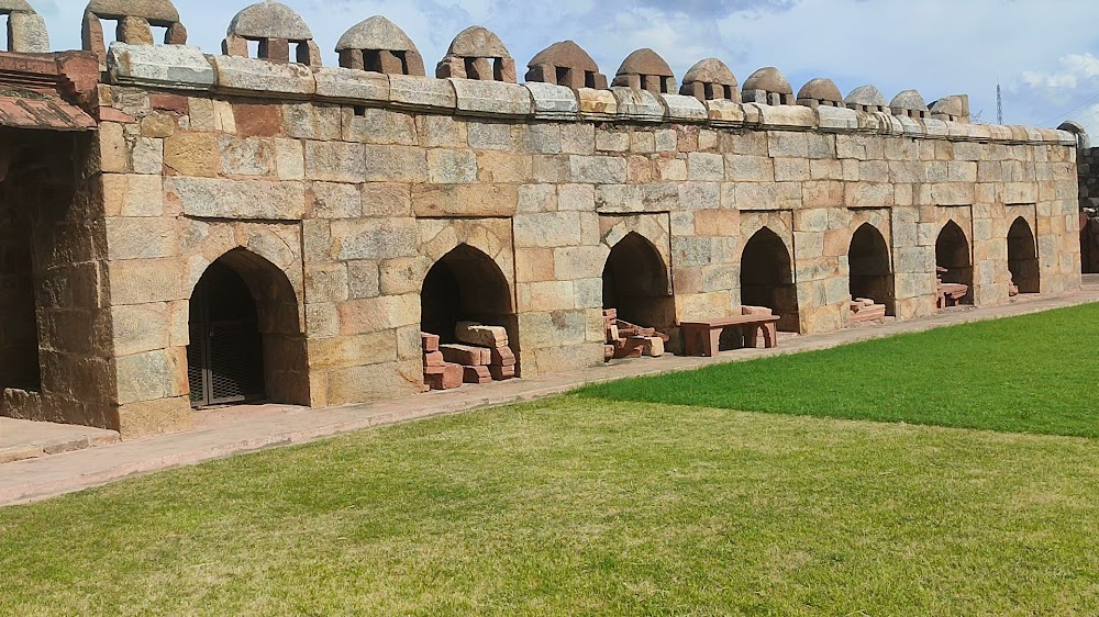 Chashme Buddoor : A song "pyar lagawat" filmed at this fort