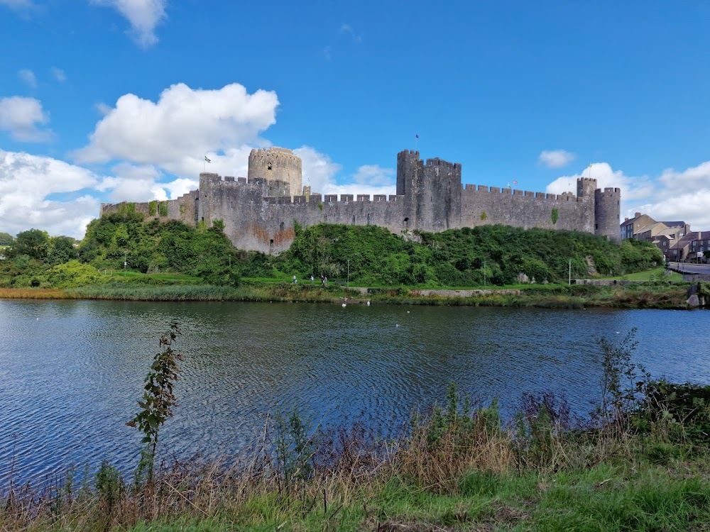 Jabberwocky : castle seen from afar, tournament