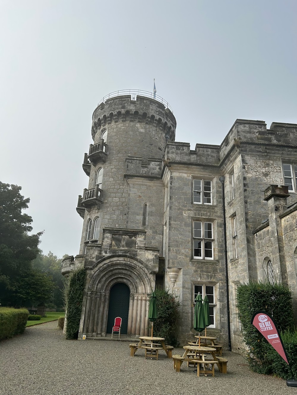 The Little Vampire : exterior of Tony's house