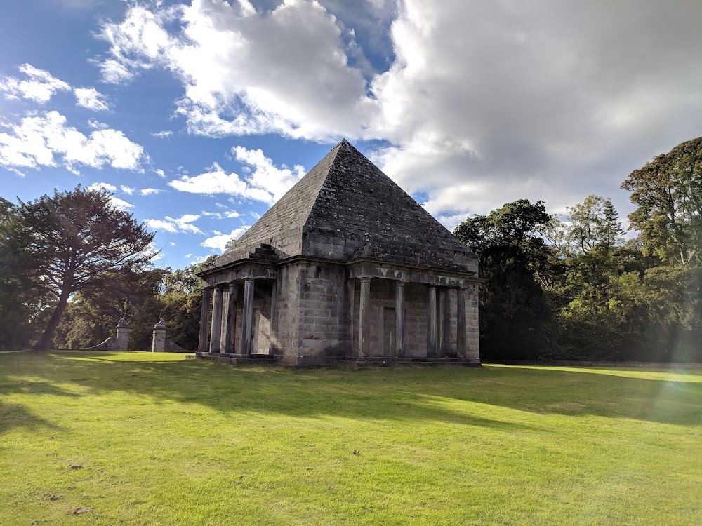 The Little Vampire : exterior of McAshton Mausoleum