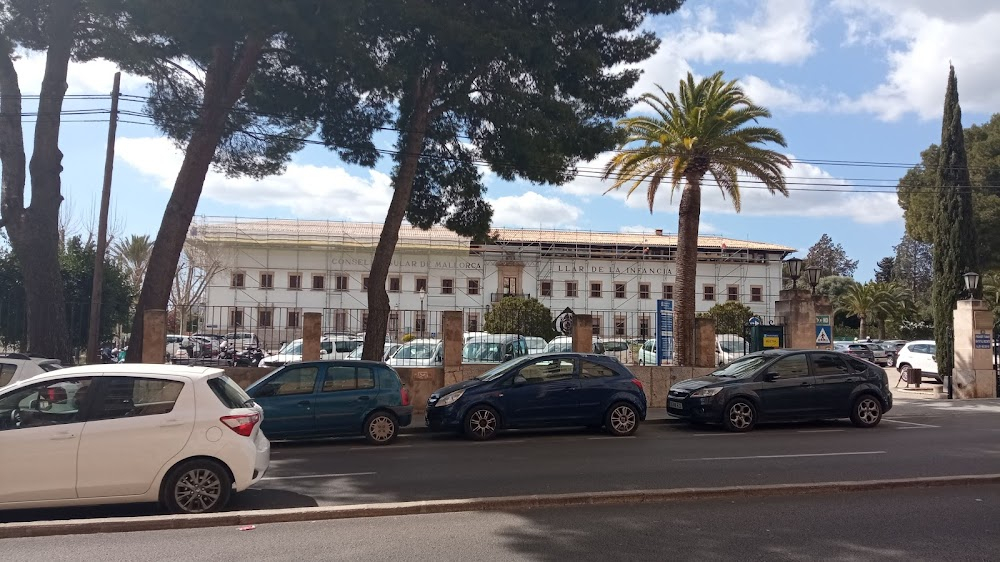 The Magus : The Lord Byron School and the place where the 3 partisans and 80 hostages are executed