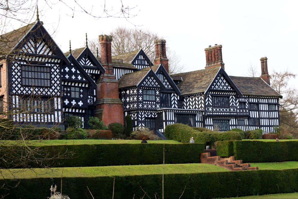 The Last Vampyre : Interior of the Ferguson residence and the Checker's Inn