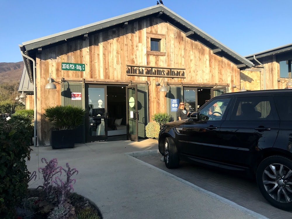 City in Fear : The grocery store where Tony Pate works.