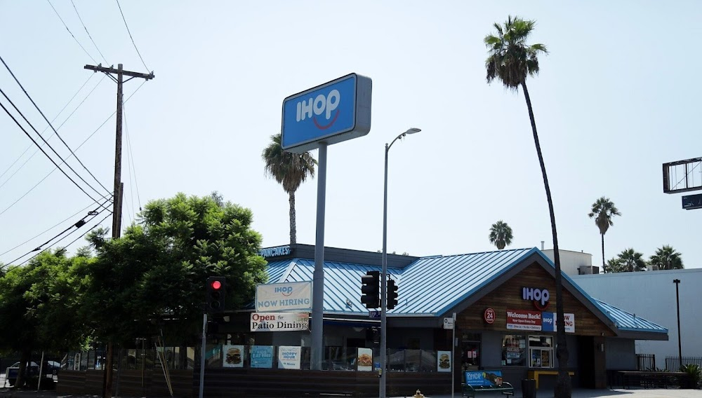 The Morning After : Alex & Turner stop here to talk and for Turner to check his car motor.