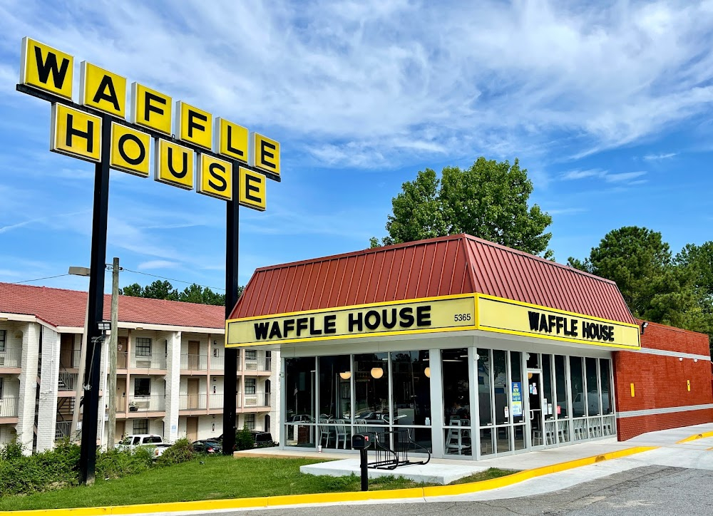 The Mule : Restaurant where Earl talks to Agent Bates over coffee, adjacent to stake out hotel