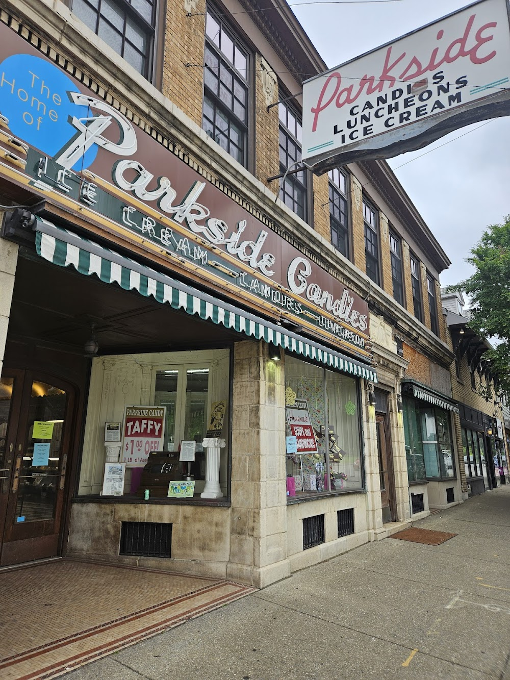 The Natural : Chicago ice cream parlor