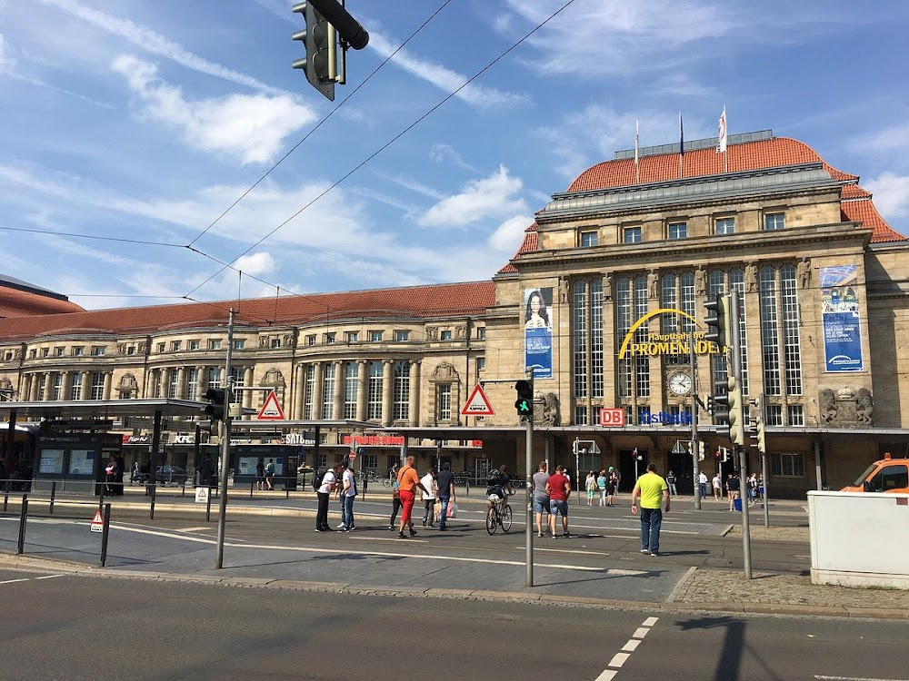 The Operative : Train station scenes