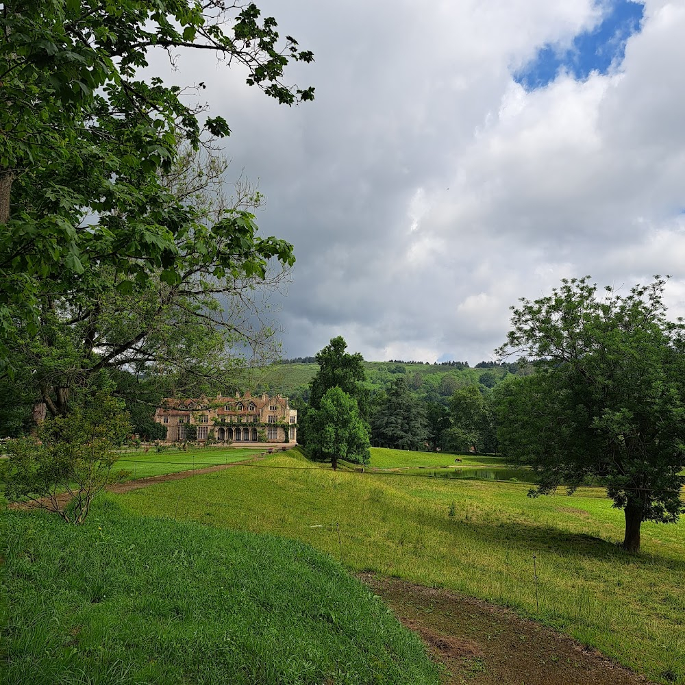 The Others : exteriors of Grace Stewart's mansion