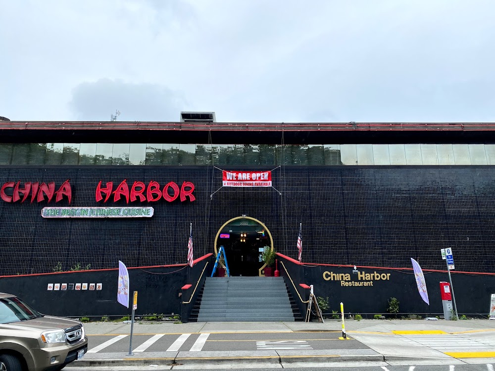 The Paper Tigers : restaurant interior with view of Lake Union