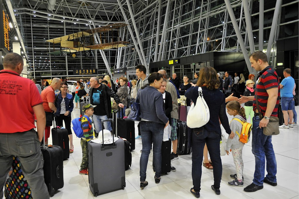 The Peacemaker : Zagreb Airport