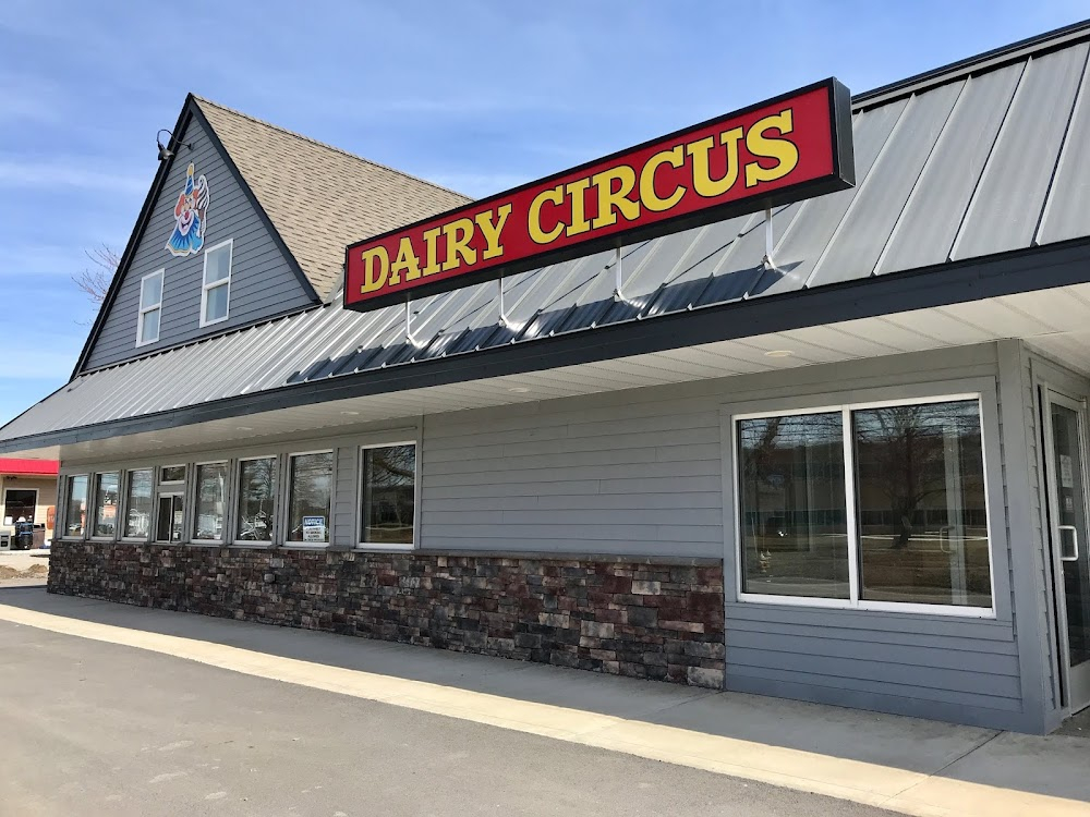 The Place Beyond the Pines : Jason's first Ice Cream, later Kofi and Jason have ice cream there, since burned