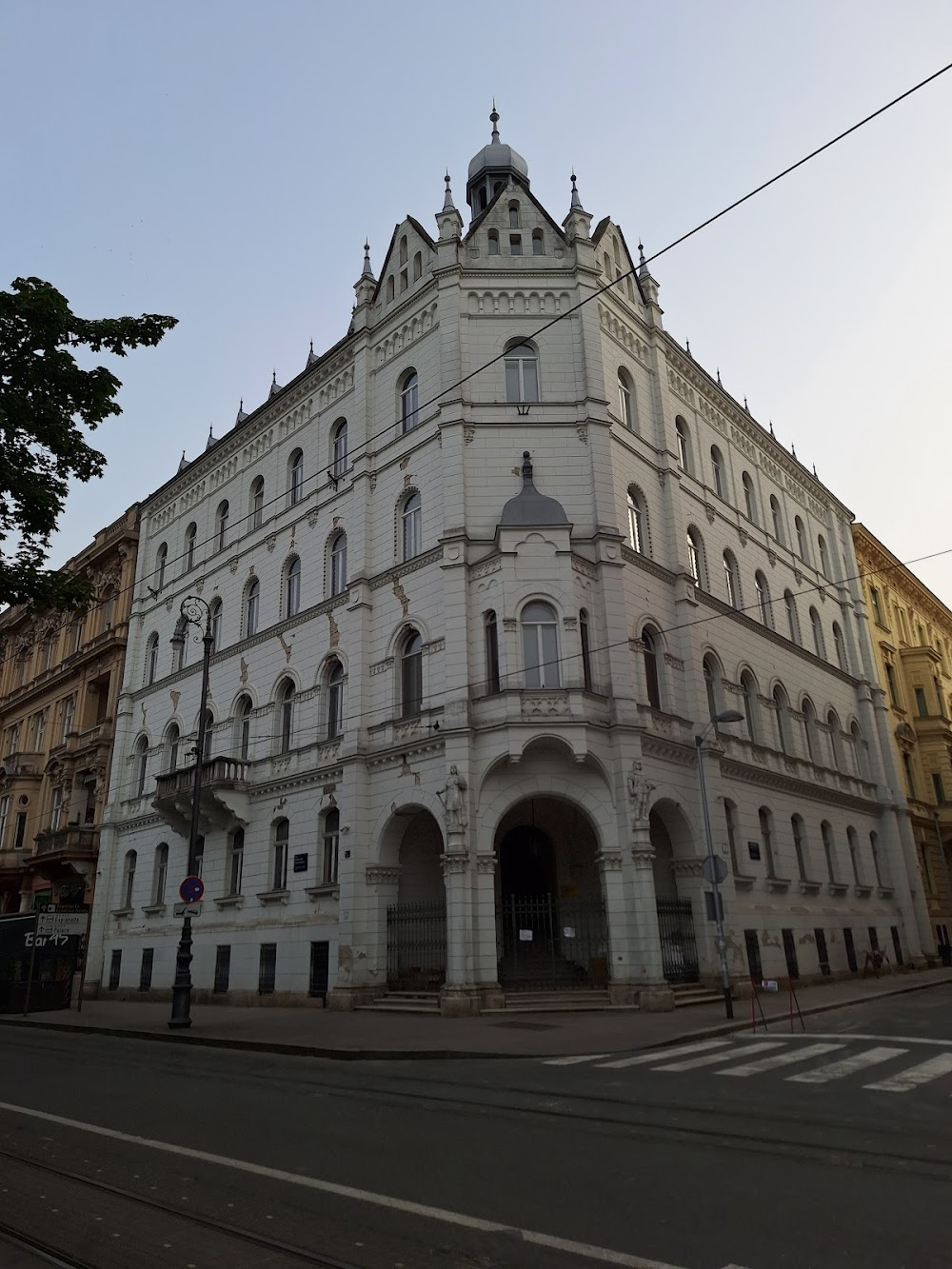 Lidija : building, street, exterior