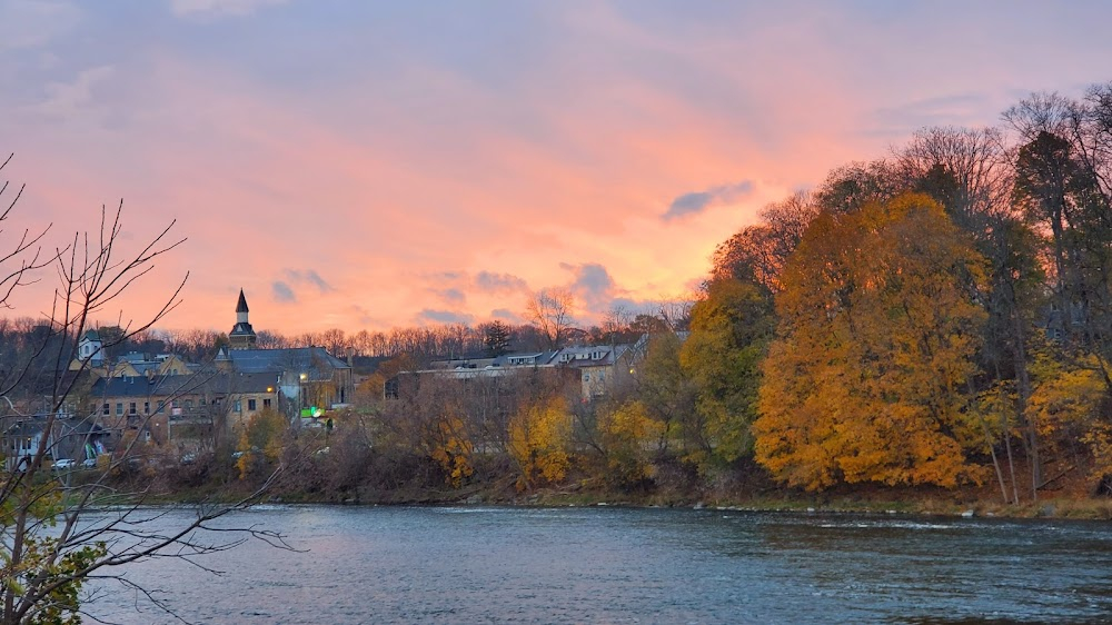 Paris, Ontario : on location