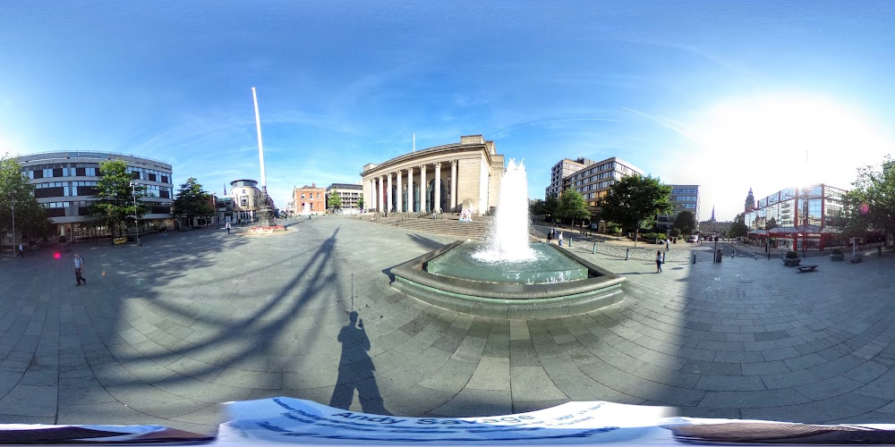 The Real Thing : looking at Sheffield Town Hall from Barker's Pool