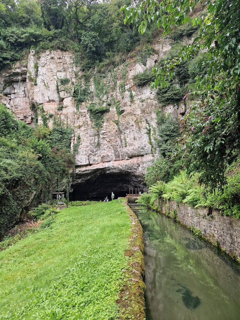 The Secret Cave : underground scenes