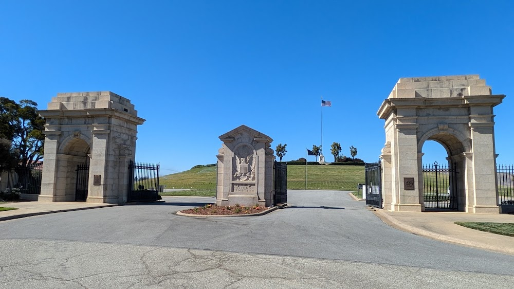 Harold and Maude : The very large military cemetery that Harold and Maude visited