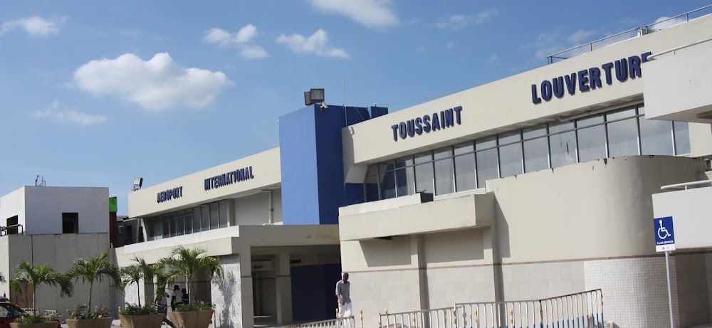 The Serpent and the Rainbow : Port-au-Prince airport