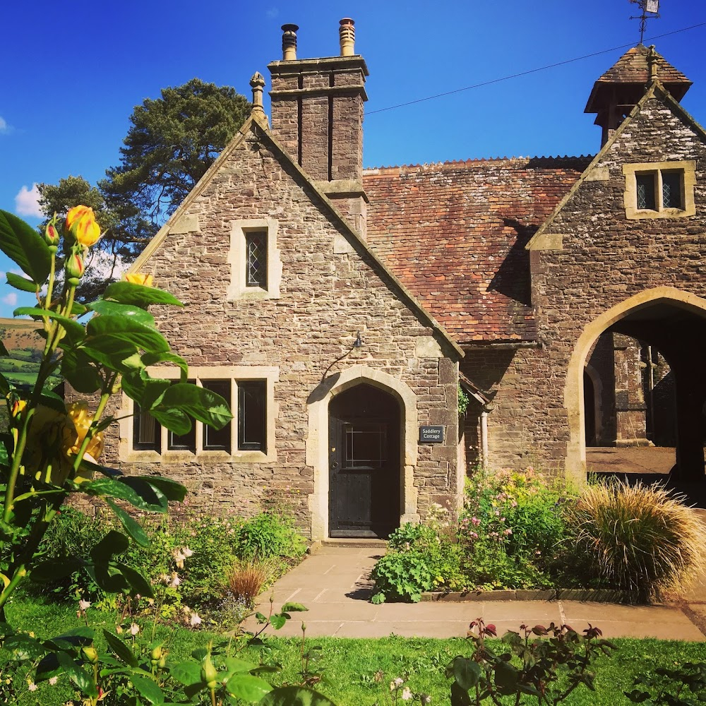 The Snowmen : The Latimer house - exterior, hallway and corridors