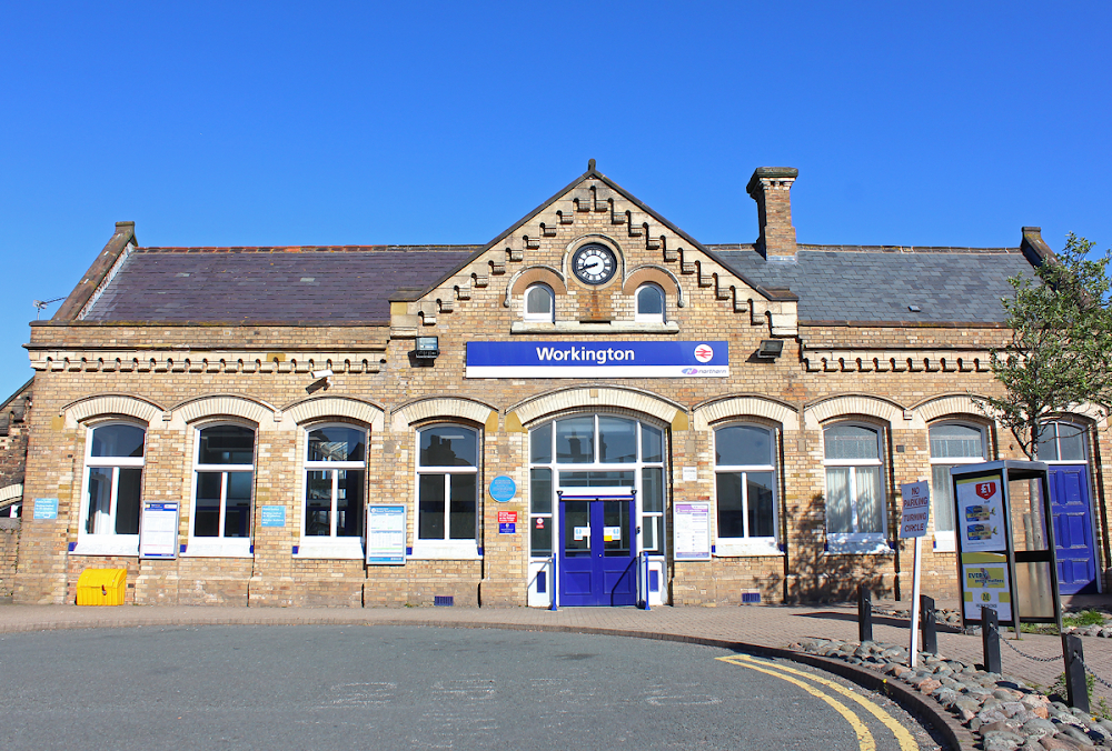 The Stars Look Down : Railway station.