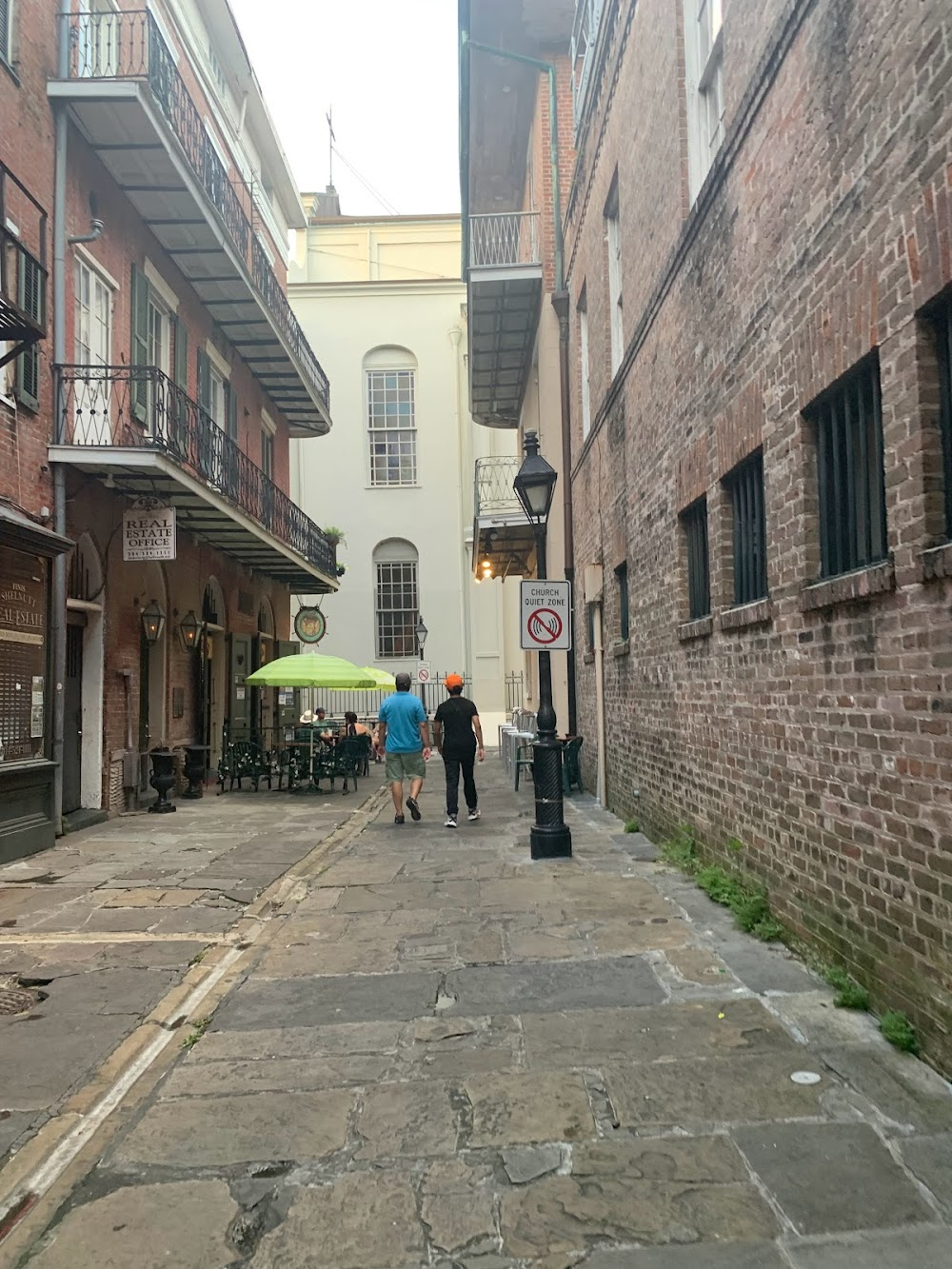 Old New Orleans : street scenes