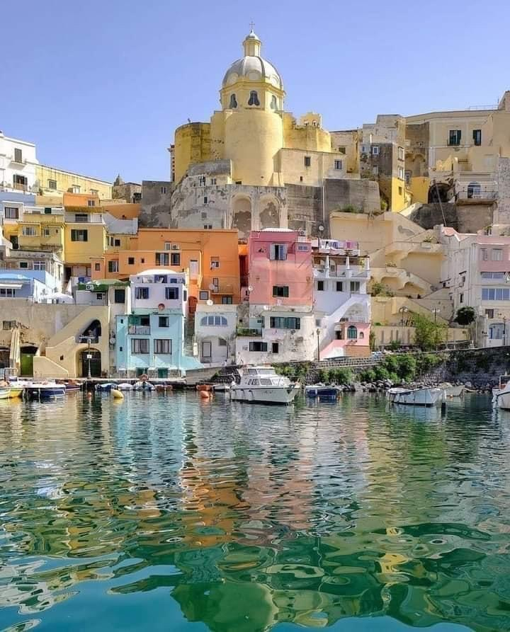 Voyage to Procida : Leonardo's home town