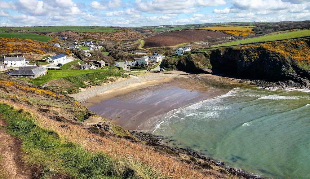 The Toll : The beach where Catrin looks for the surfers.