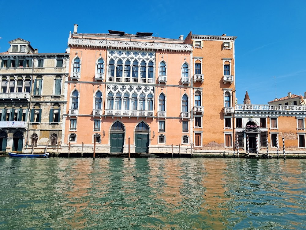 The Tourist : Hotel Danieli exterior