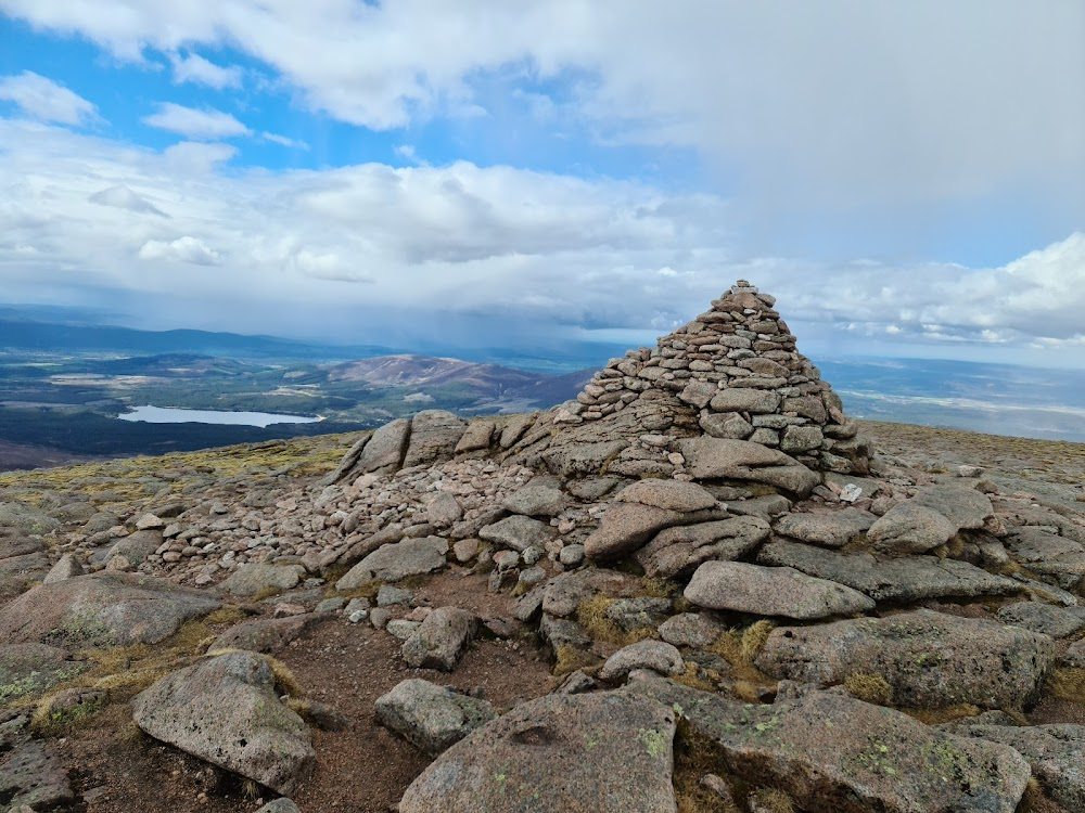 The UK's National Parks with Caroline Quentin : on location