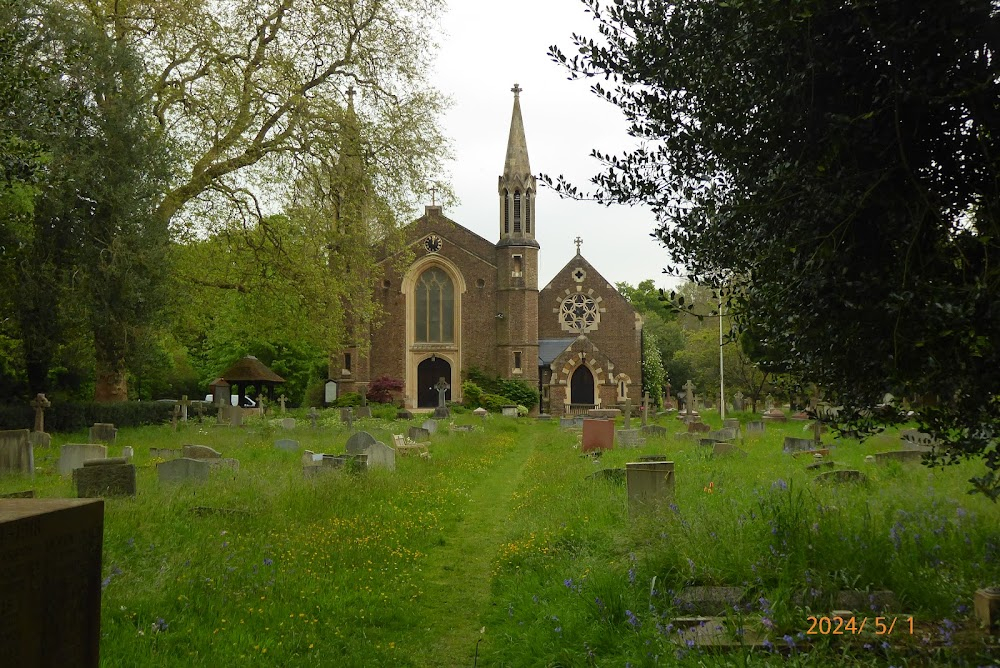 The Vault of Horror : Churchyard scenes from Bargain in Death story