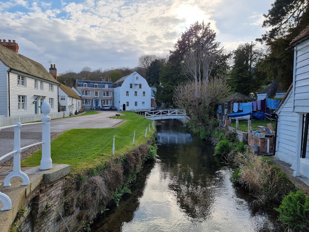 The Waterhouse : road