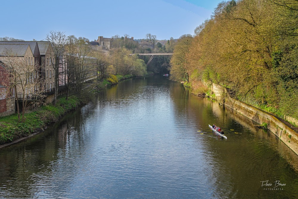 The Wingless Bird : Charles in rowing boat then he and Agnes meet