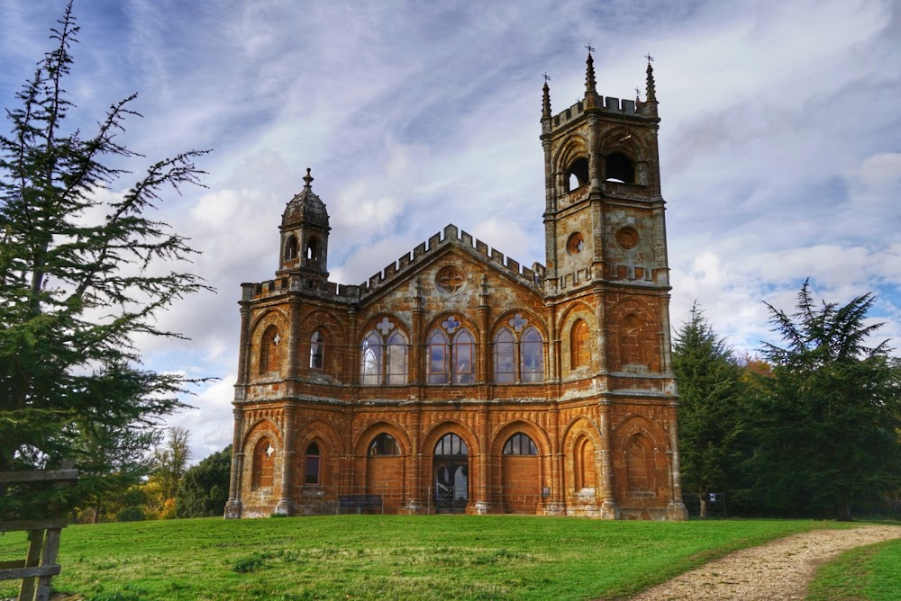 The World Is Not Enough : funeral of Sir Robert King