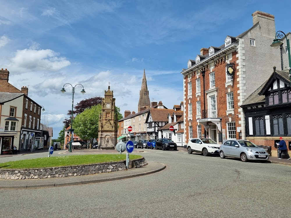 The British Guide to Showing Off : Ruthin Craft Centre