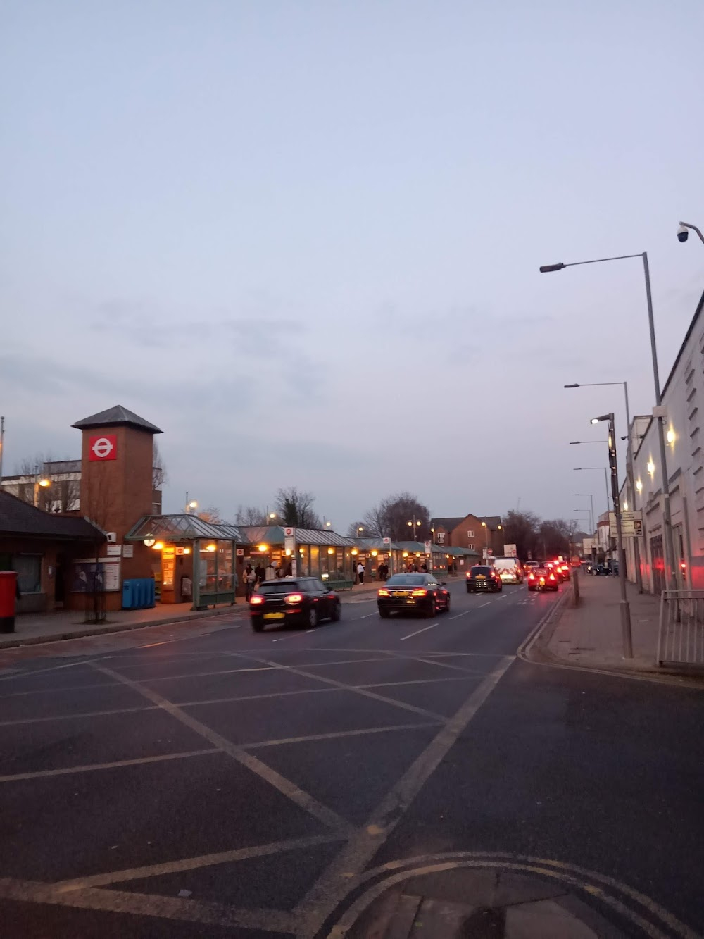 The Yellow Teddy Bears : Mr Donaghue exits the Morning Star Pub, now 'O'Neills'