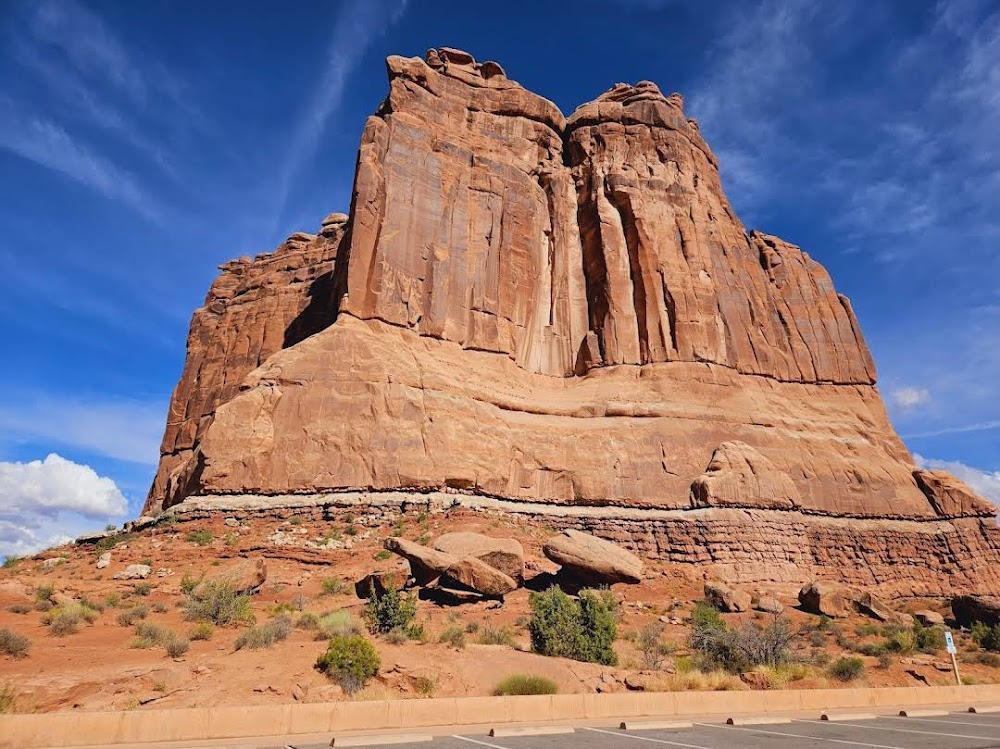 Thelma & Louise : scene where Thelma & Louise lock police officer in his patrol car trunk