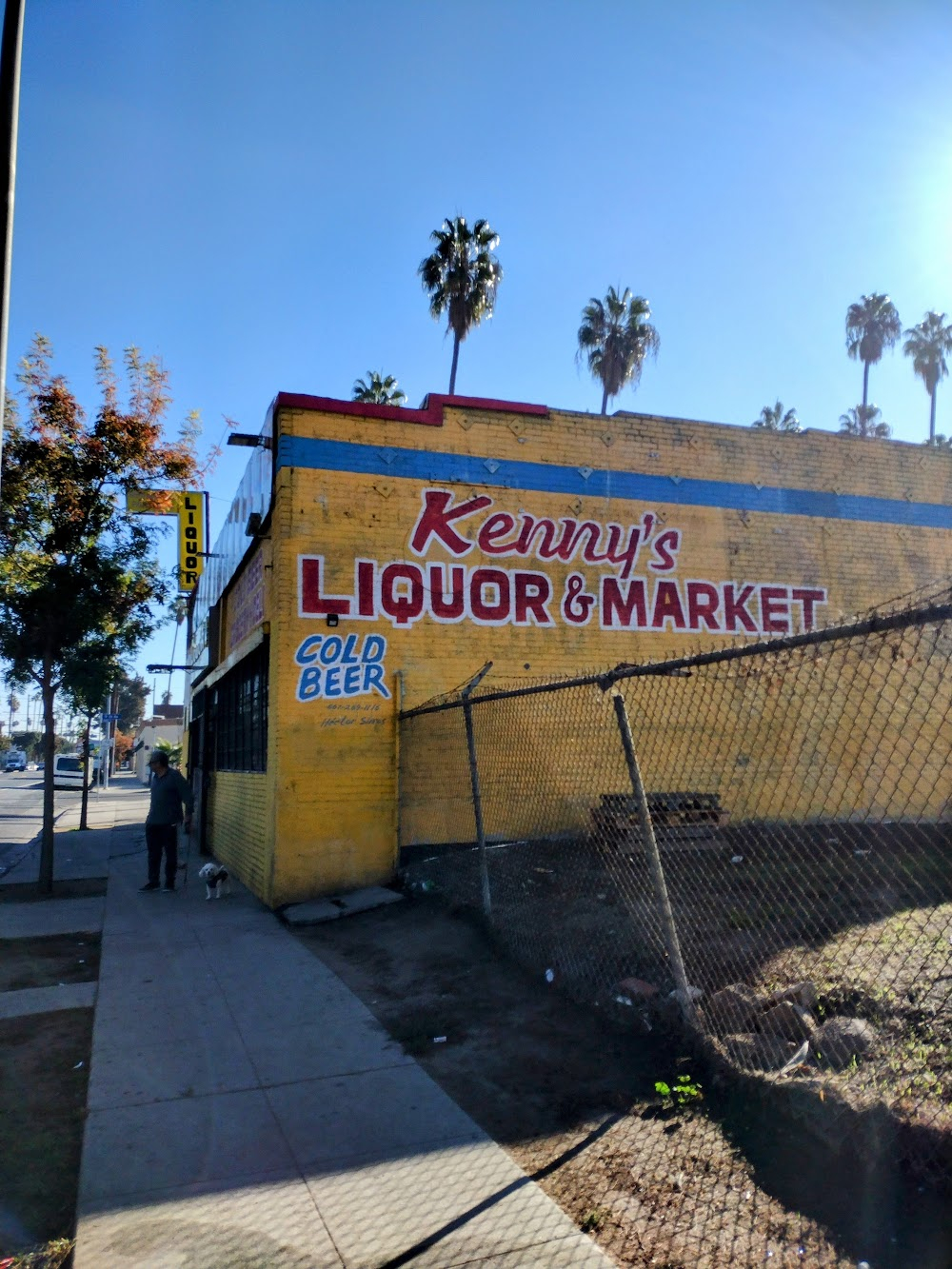 They Cloned Tyrone : Los Angeles scenes at end of film: Tyrone exits liquor store.