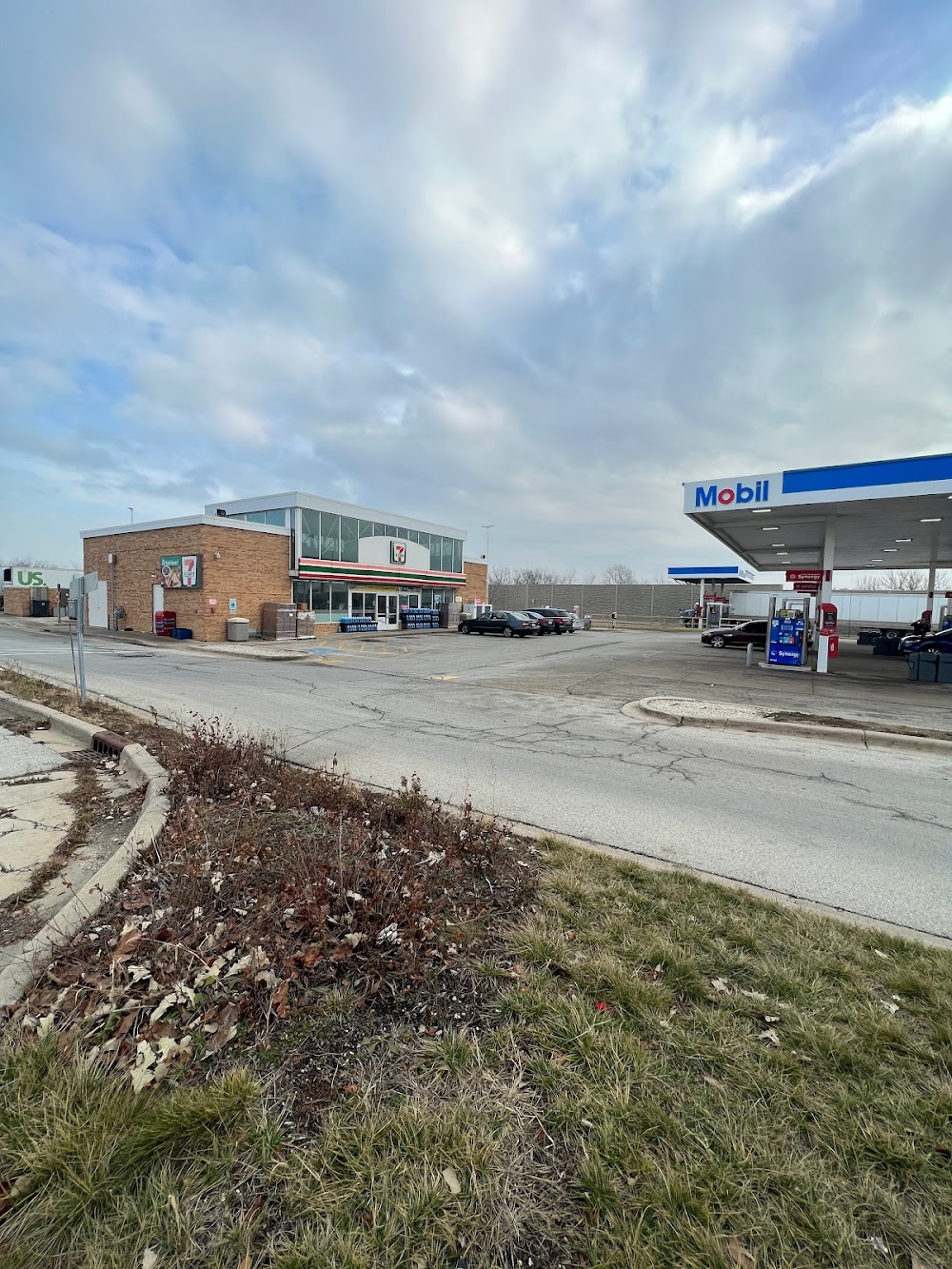 Thief : Coffee shop scene - I-294 rest stop built 1959, demolished 2018 to allow widening of the tollroad