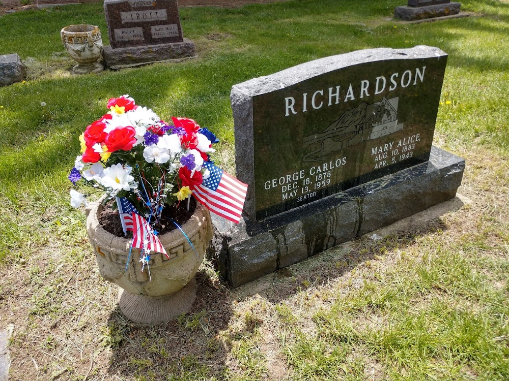 Things to Do in Denver When You're Dead : Cemetery Scenes