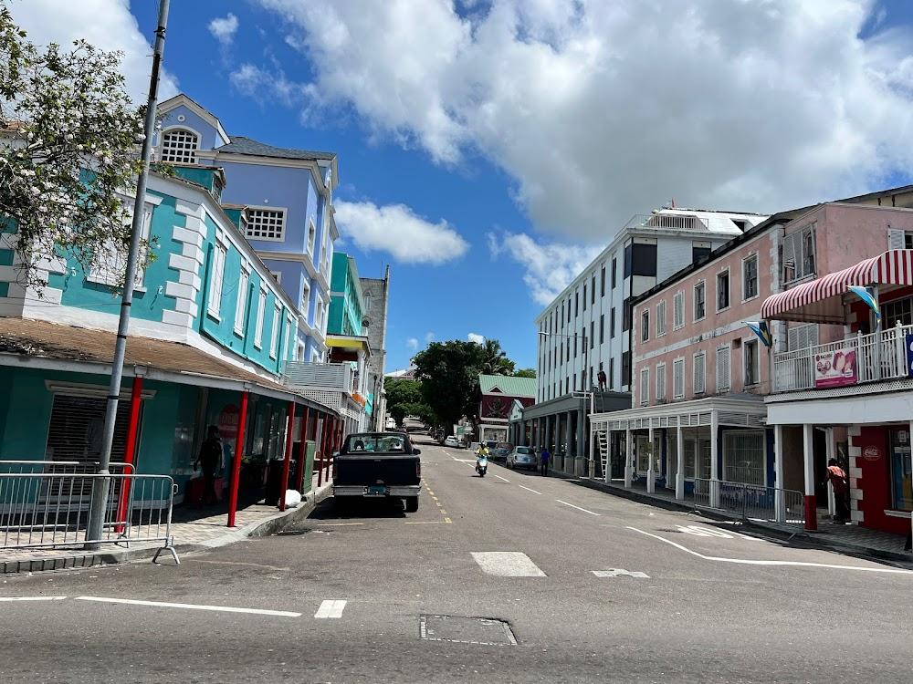 James Bond in the Bahamas : 