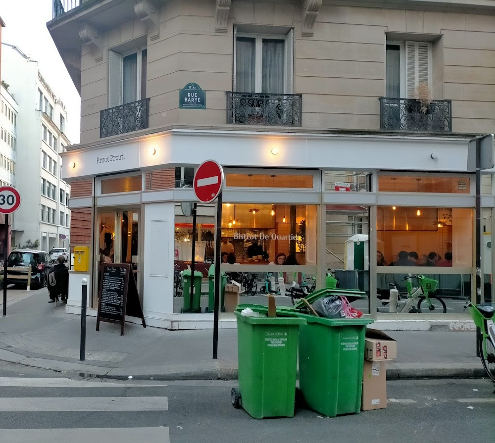 Tirez sur le pianiste : Chico and the passer-by walk past a public garden