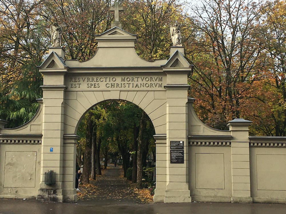 Tom und Hacke : Cemetery