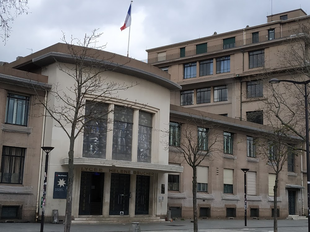 Tous à la manif : the high school where the strikers study