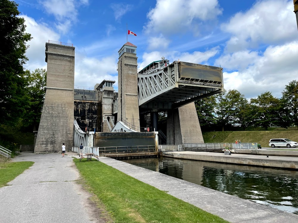 Trans-Canada Summer : Scene at the Lift Lock